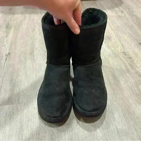 Ugg Classic Black Short Boot ll - Picture 4 of 9